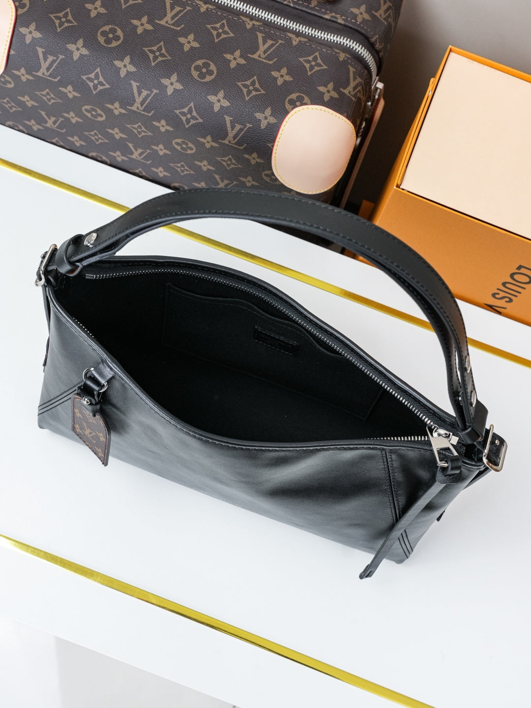 Everyday Shoulder Bag East West - Black