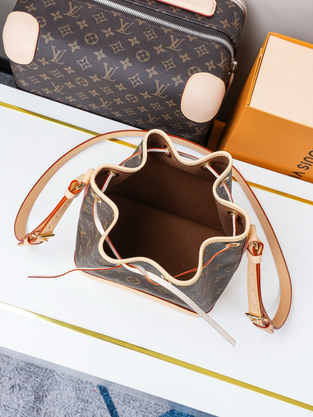 Bucket Bag BB M46983