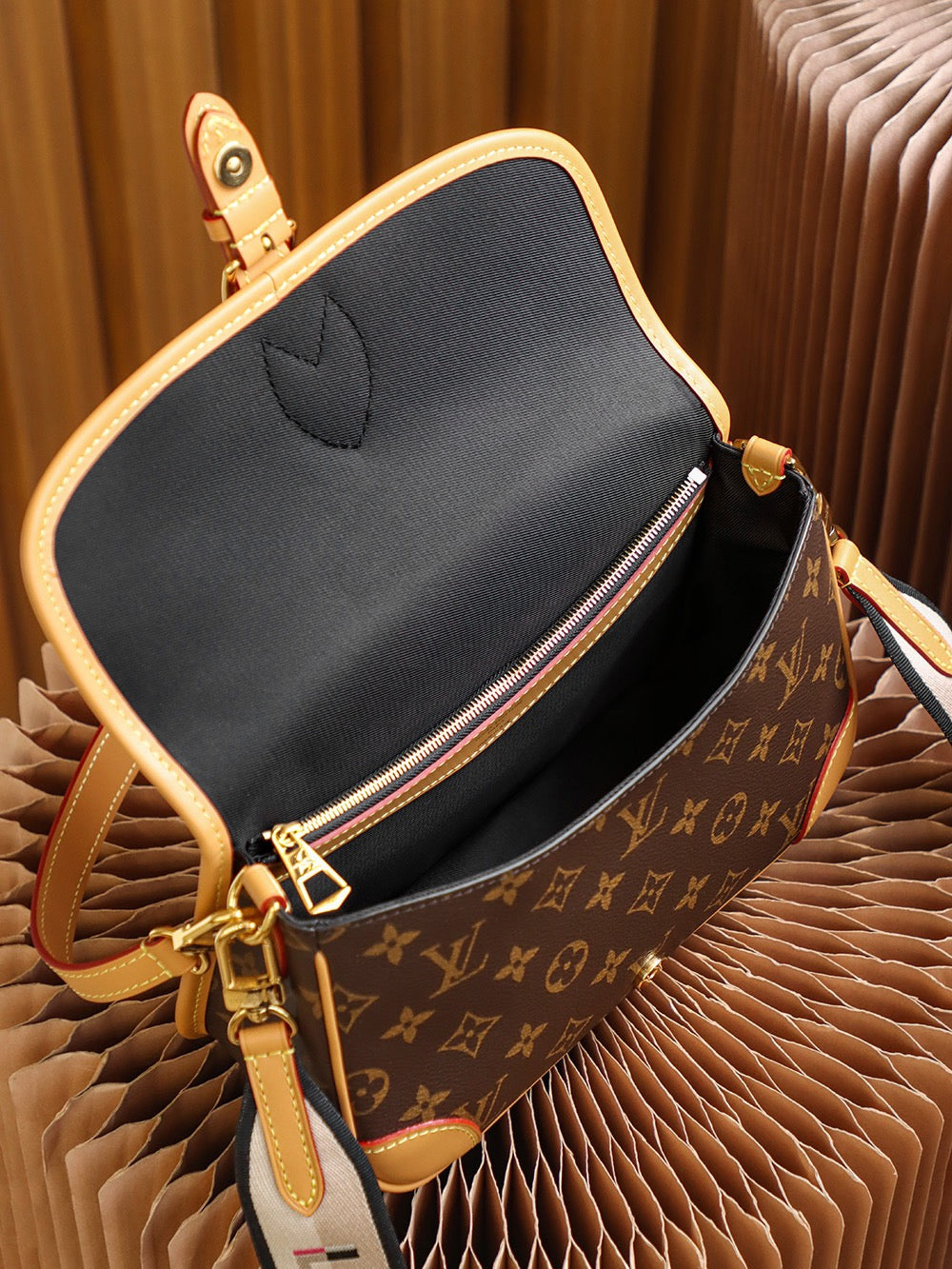 Classic Flap Shoulder Bag M45985