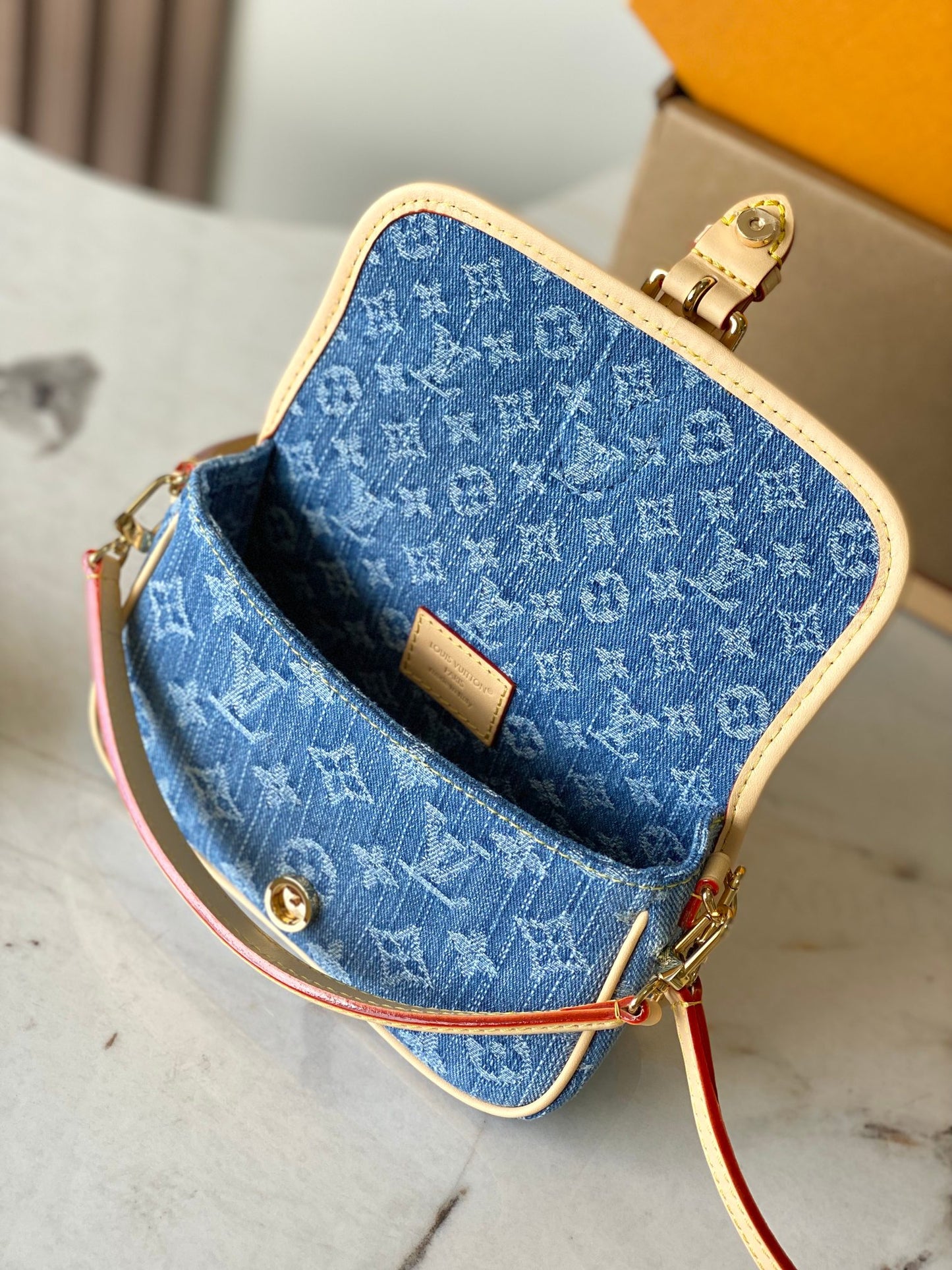 Classic Flap Shoulder Bag Nano M27700