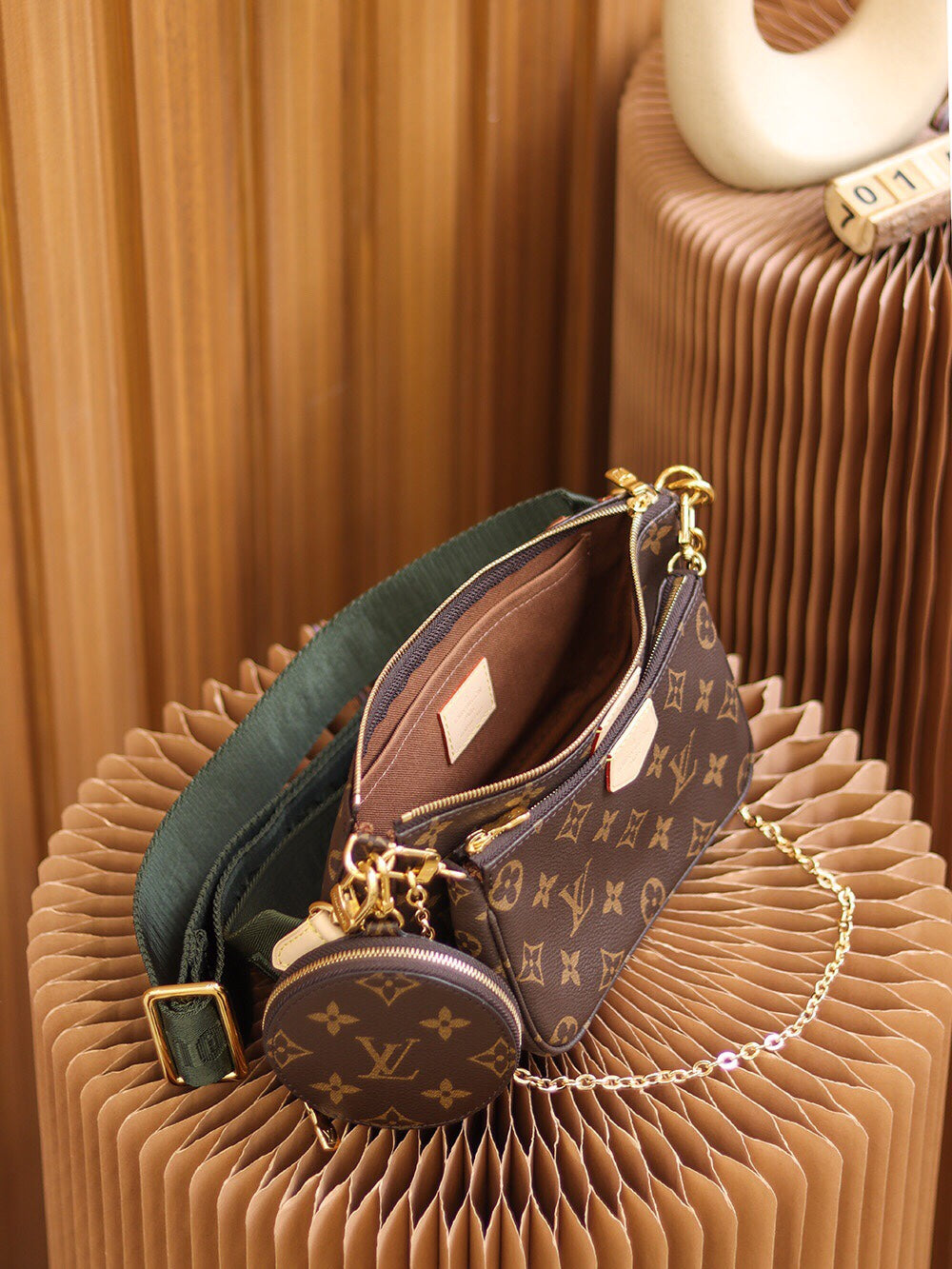 Multi Pouch Crossbody Bag M44813