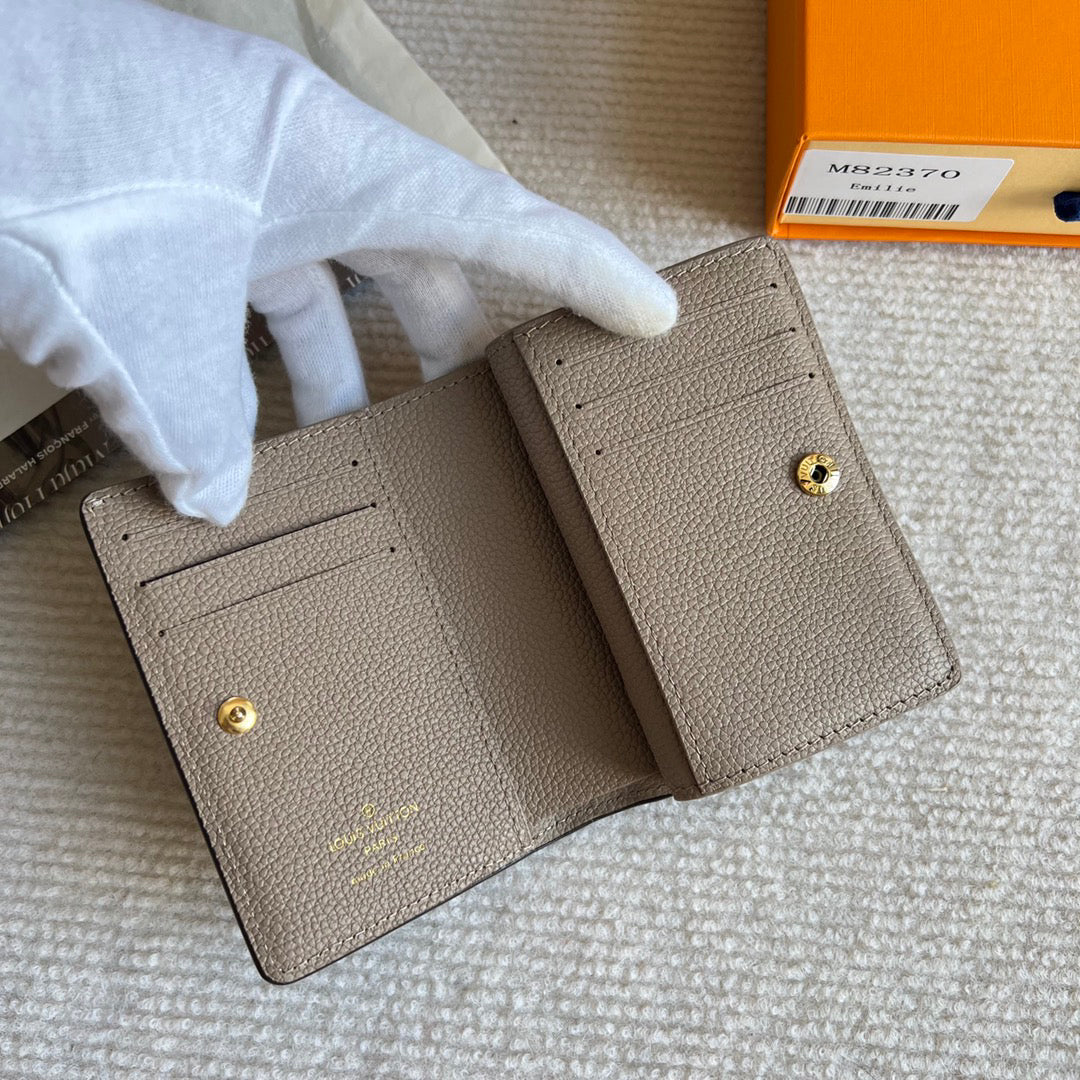 Cléa Compact Leather Wallet - M82370