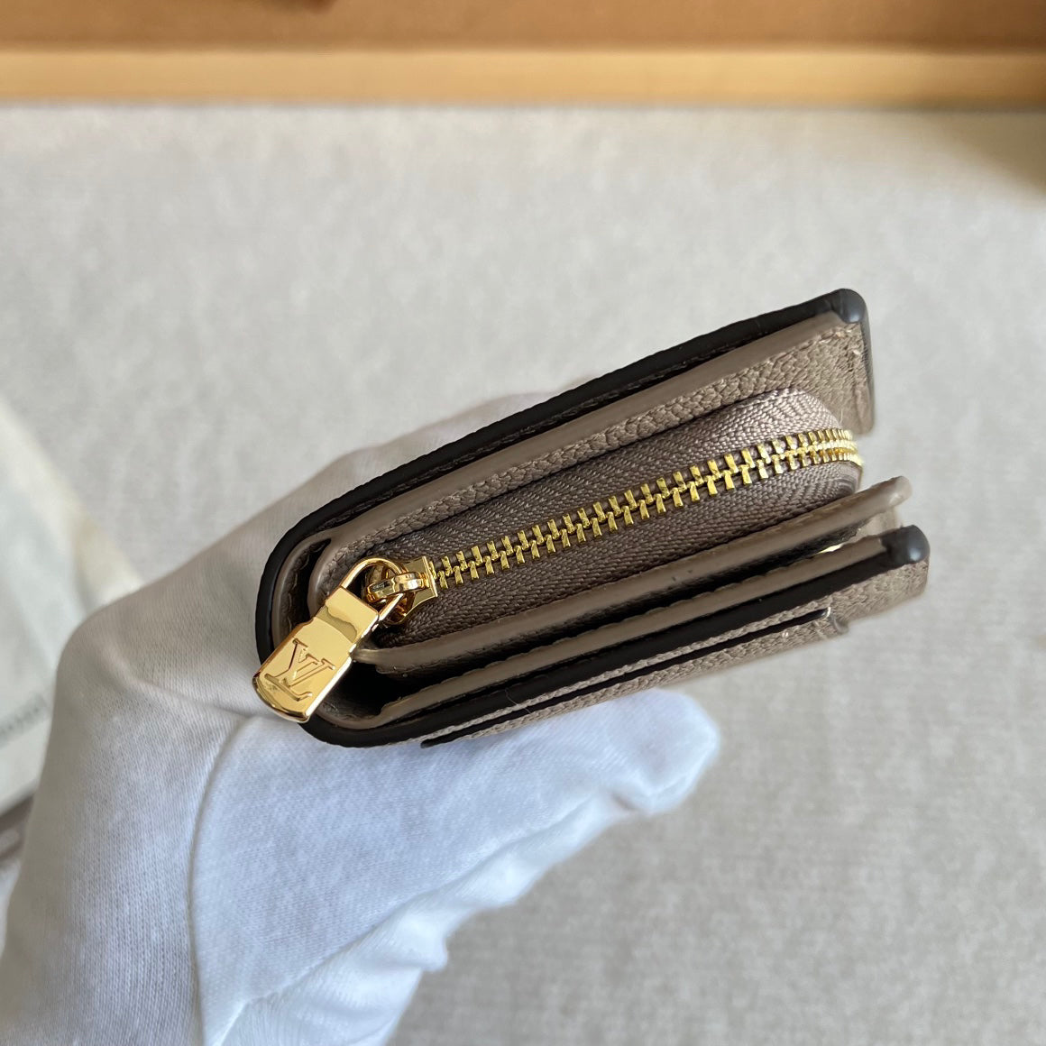 Cléa Compact Leather Wallet - M82370