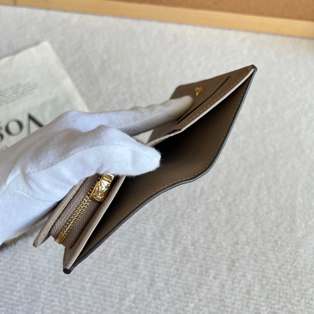 Cléa Compact Leather Wallet - M82370