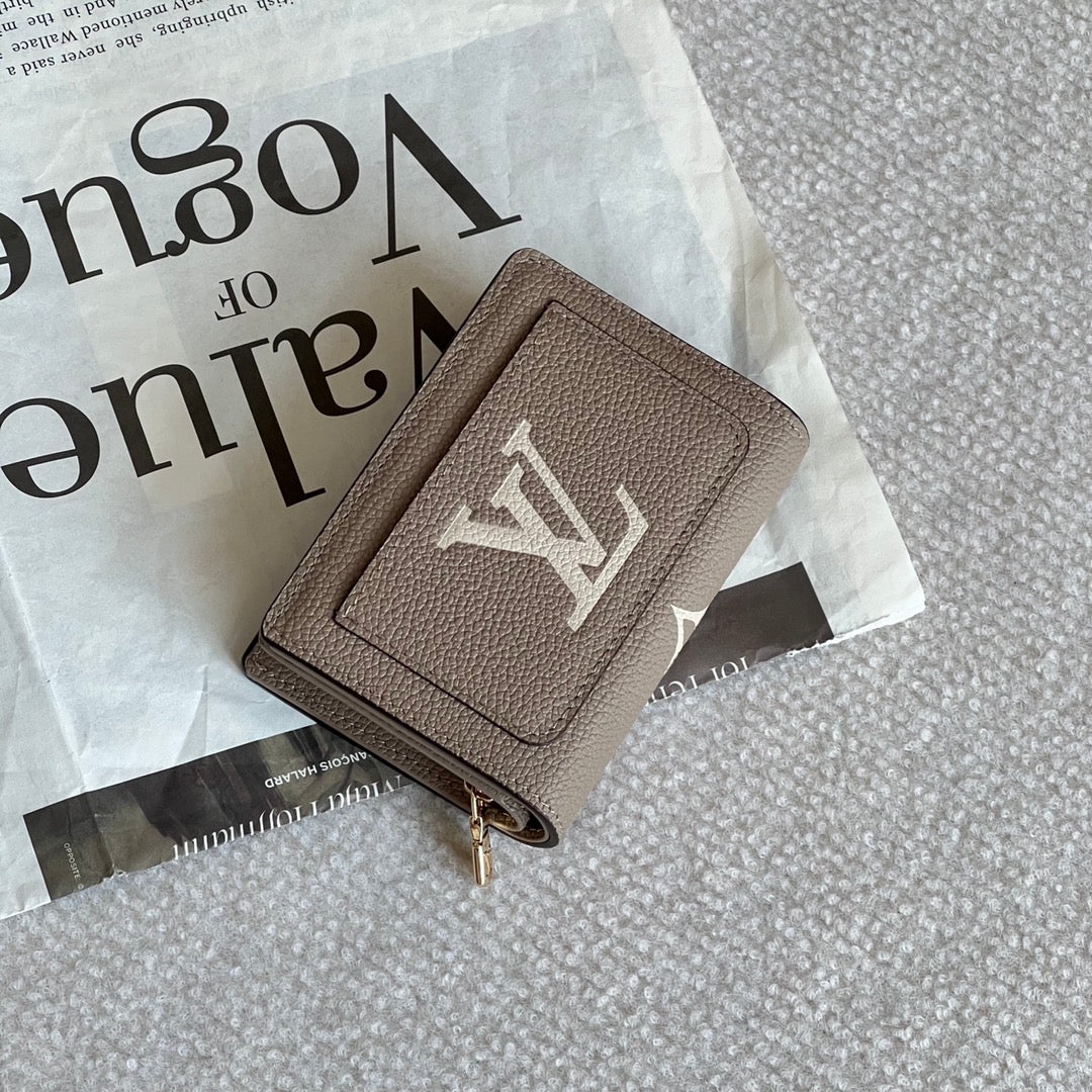 Cléa Compact Leather Wallet - M82370