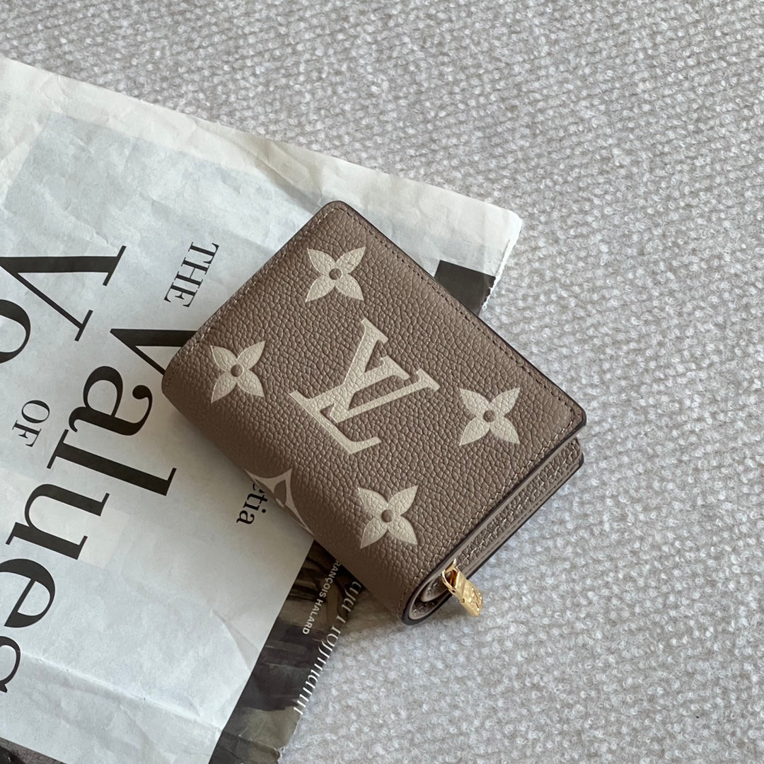 Cléa Compact Leather Wallet - M82370