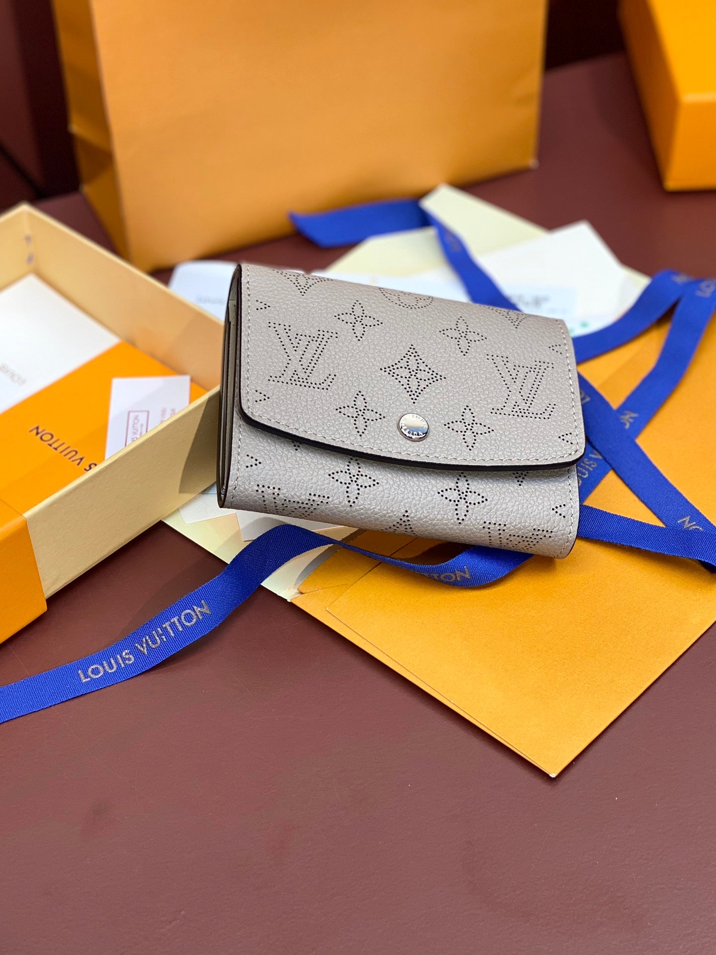 Compact Leather Wallet - M62542