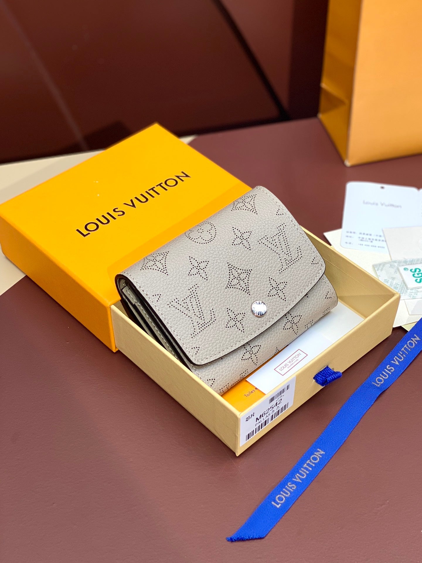 Compact Leather Wallet - M62542