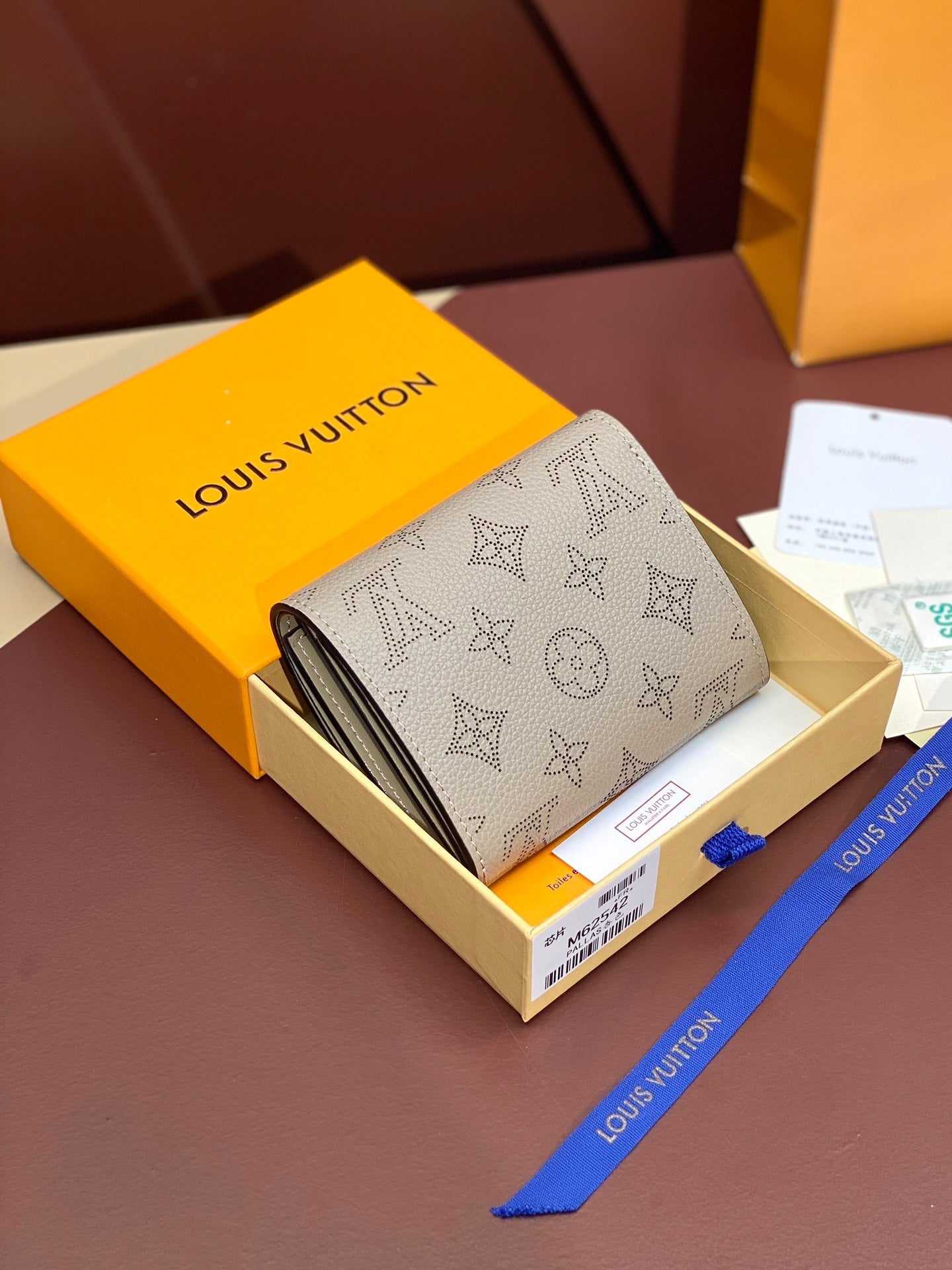 Compact Leather Wallet - M62542