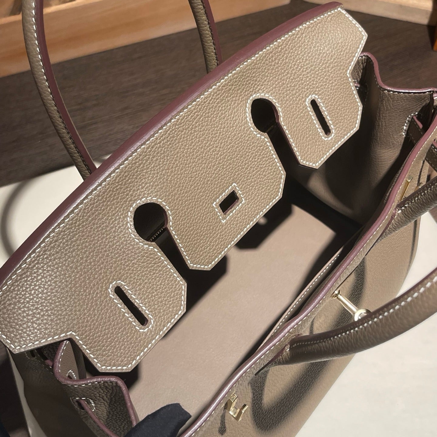 Handmade etoupe Togo leather top handle bag 30cm detail view 9