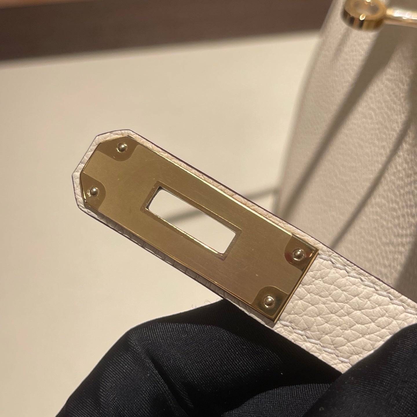 Handmade Cream White Togo leather top handle bag with gold hardware 30cm detail view 5