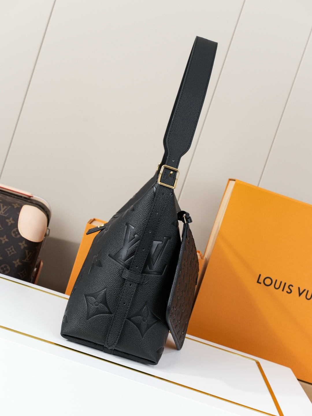 Everyday Shoulder Bag MM - Black