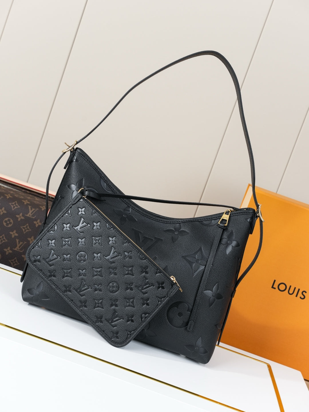 Everyday Shoulder Bag MM - Black