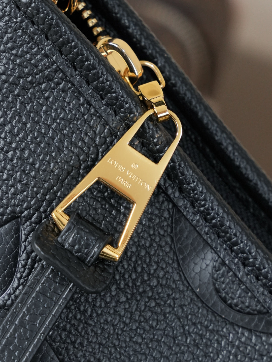 Everyday Shoulder Bag MM - Black
