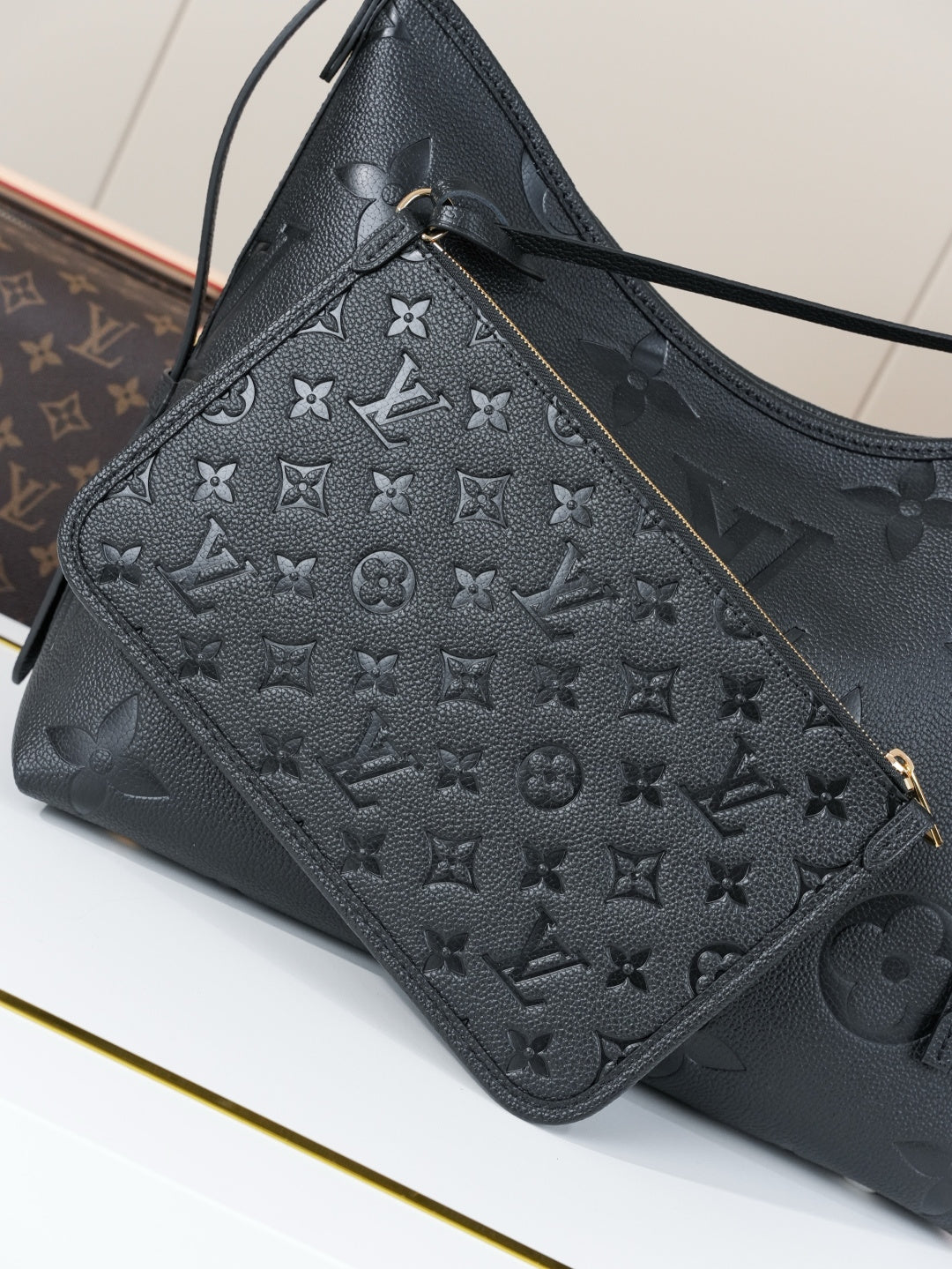 Everyday Shoulder Bag MM - Black