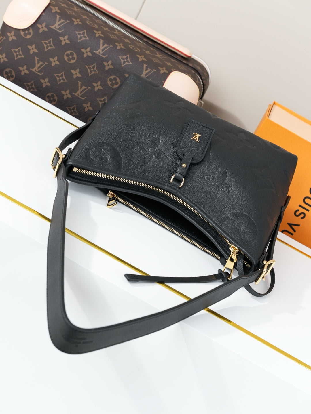 Everyday Shoulder Bag PM - Black