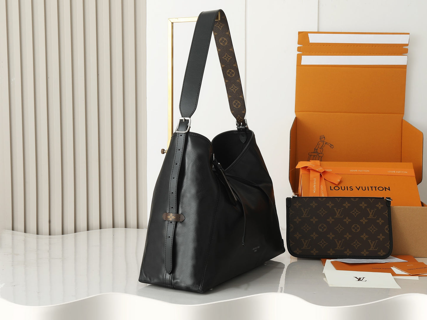 Everyday Shoulder Bag Vibe MM - Black