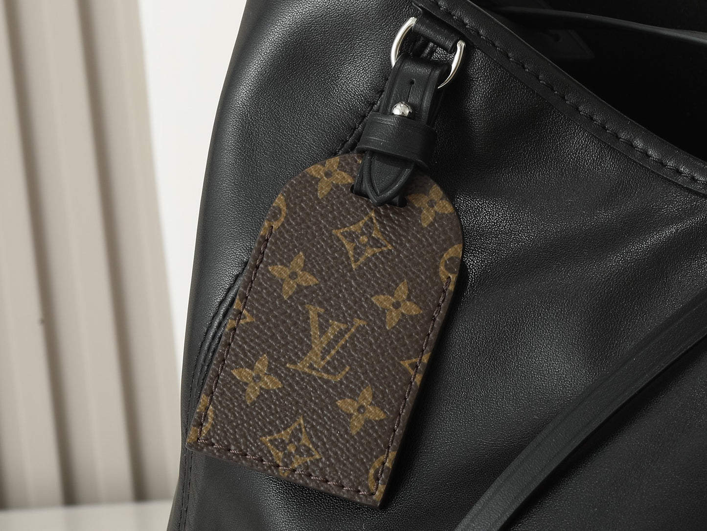 Everyday Shoulder Bag Vibe MM - Black