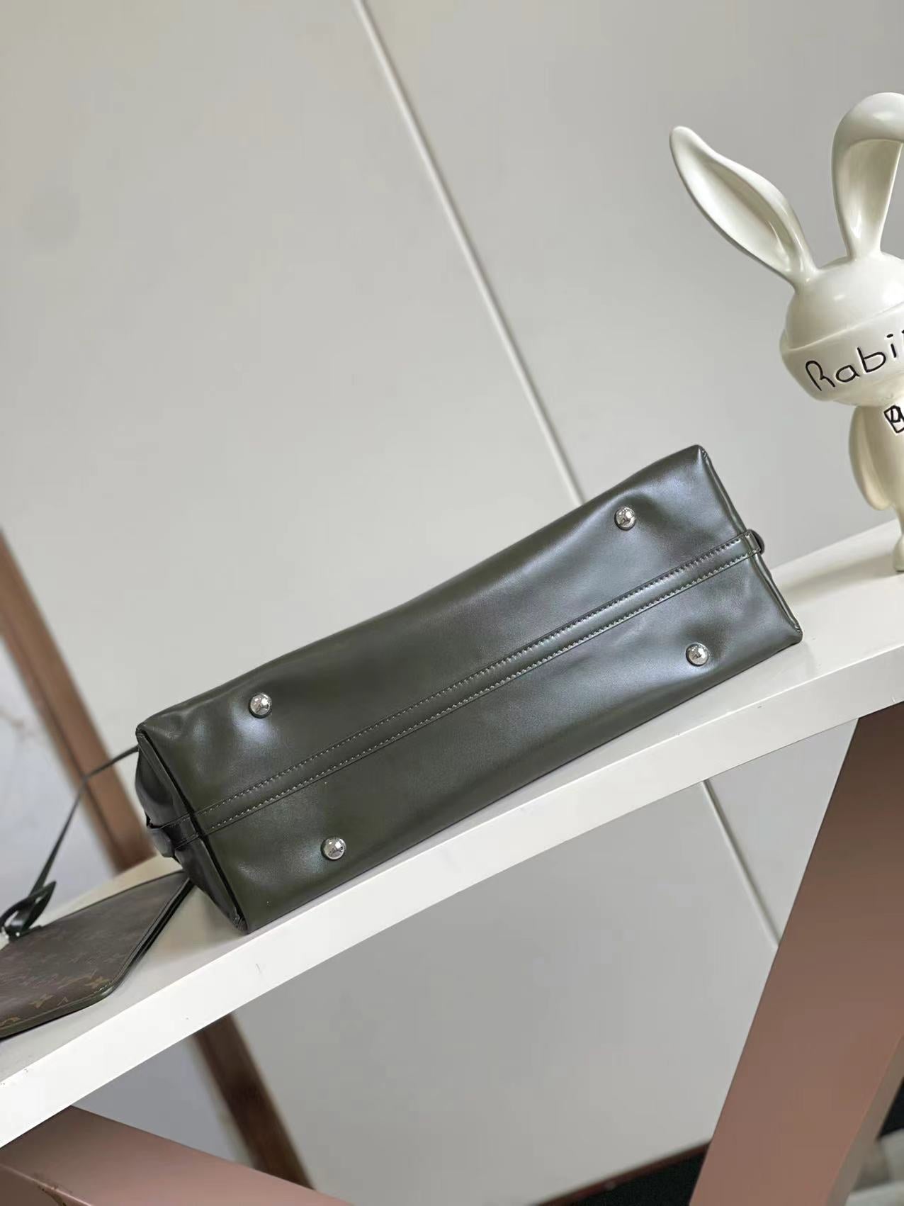 Everyday Shoulder Bag Vibe MM - Dark Kaki