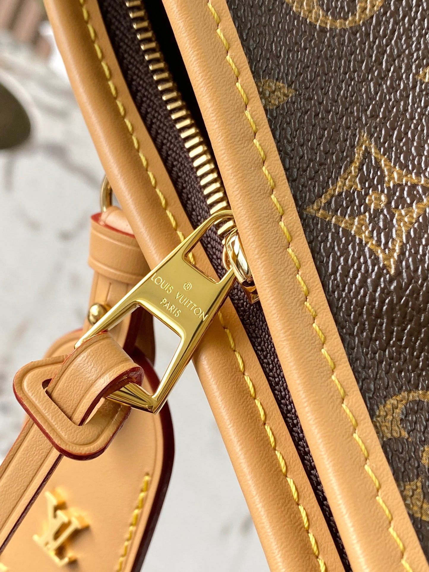 Everyday Shoulder Bag East West