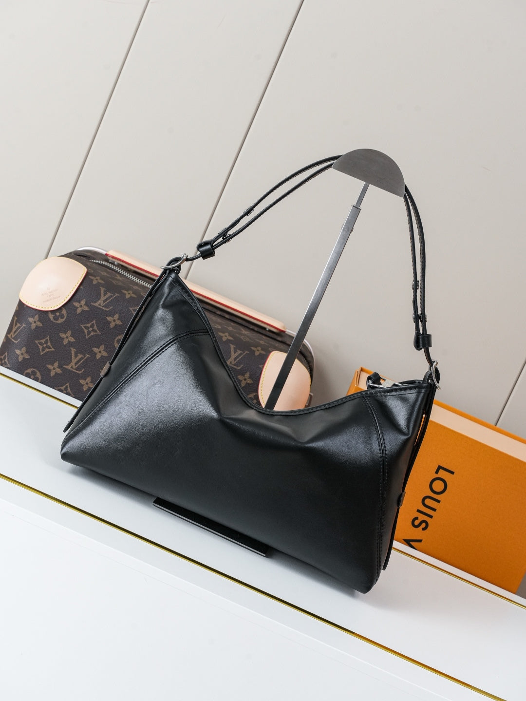 Everyday Shoulder Bag East West - Black