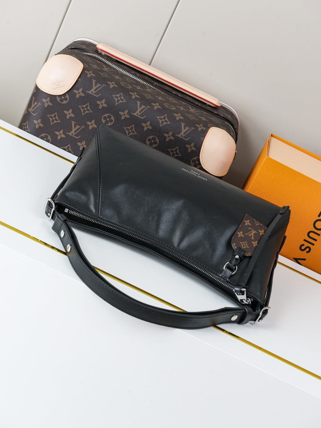 Everyday Shoulder Bag East West - Black