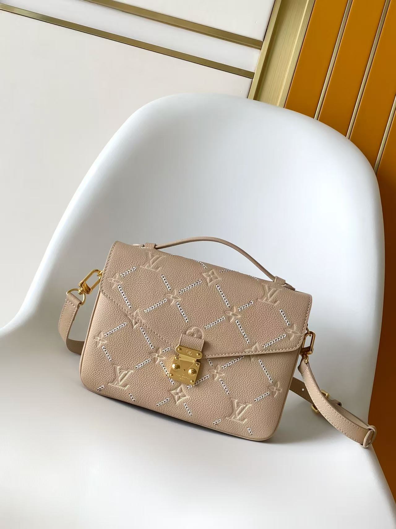 Compact Crossbody Satchel M29497