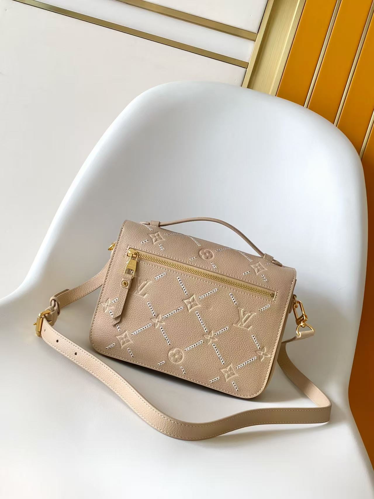 Compact Crossbody Satchel M29497