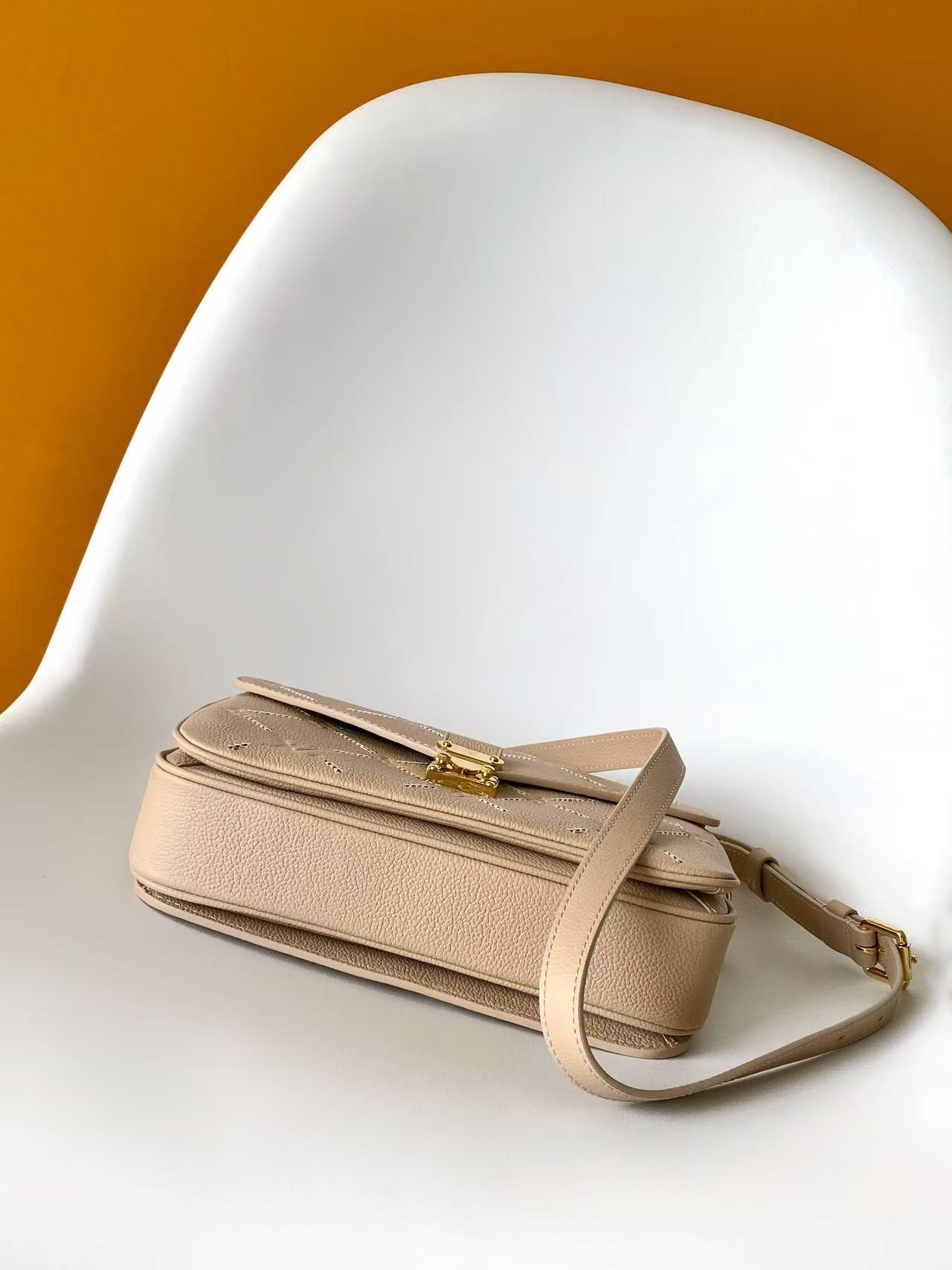 Compact Crossbody Satchel M29497