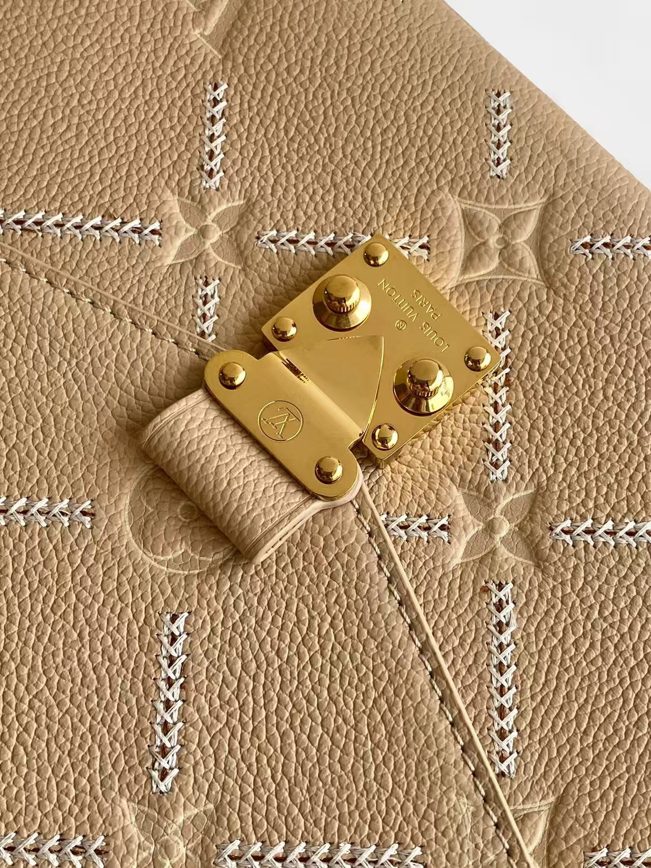 Compact Crossbody Satchel M29497