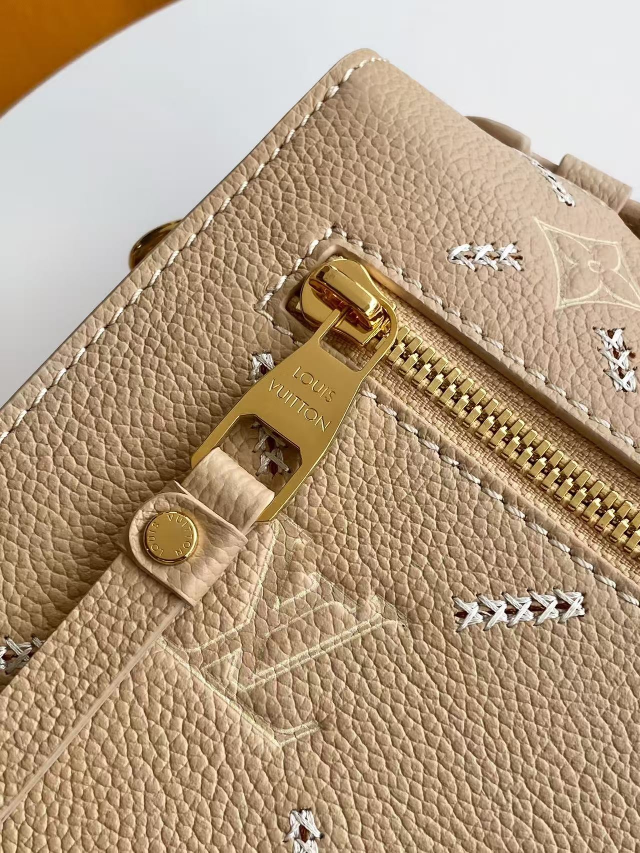 Compact Crossbody Satchel M29497