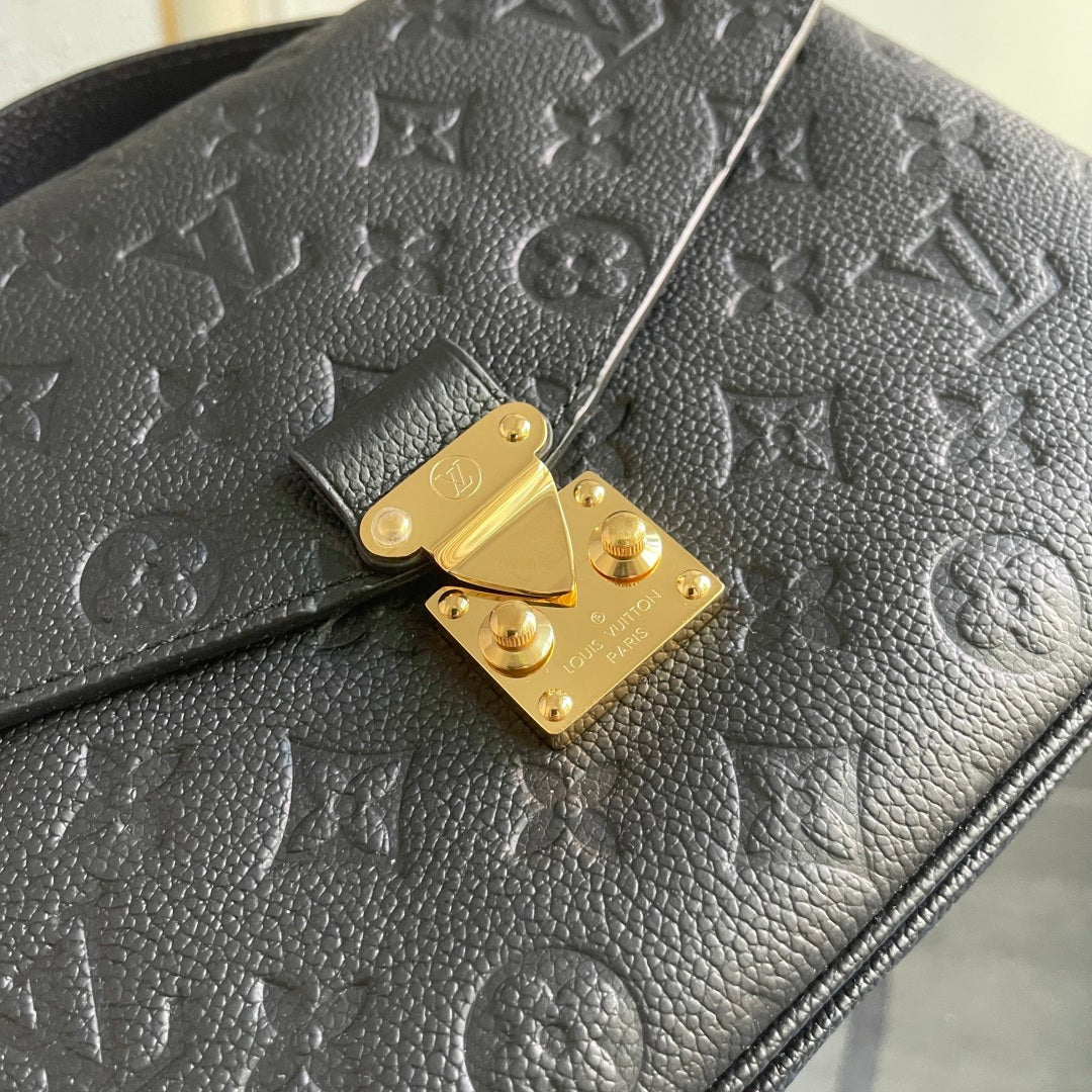 Compact Crossbody Satchel M41487