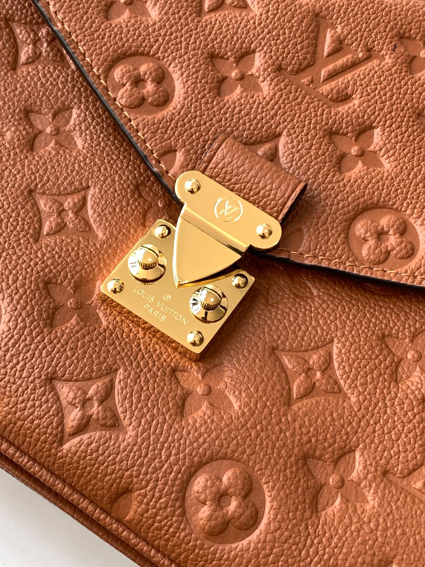 Compact Crossbody Satchel M12711