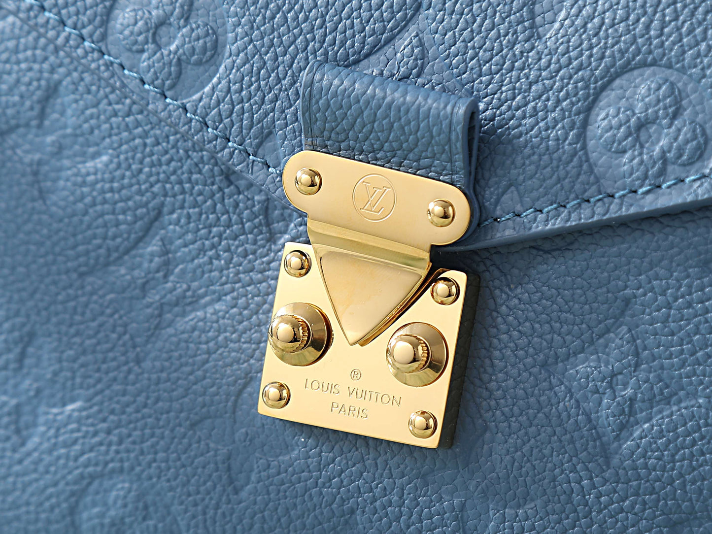 Compact Crossbody Satchel M27357