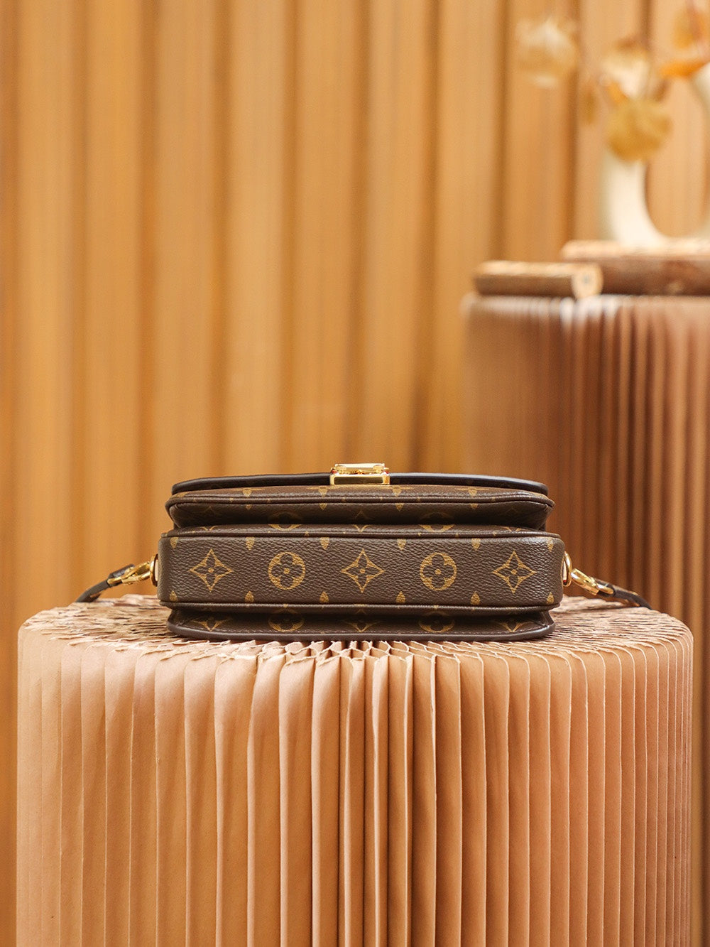 Compact Crossbody Satchel East West M46279