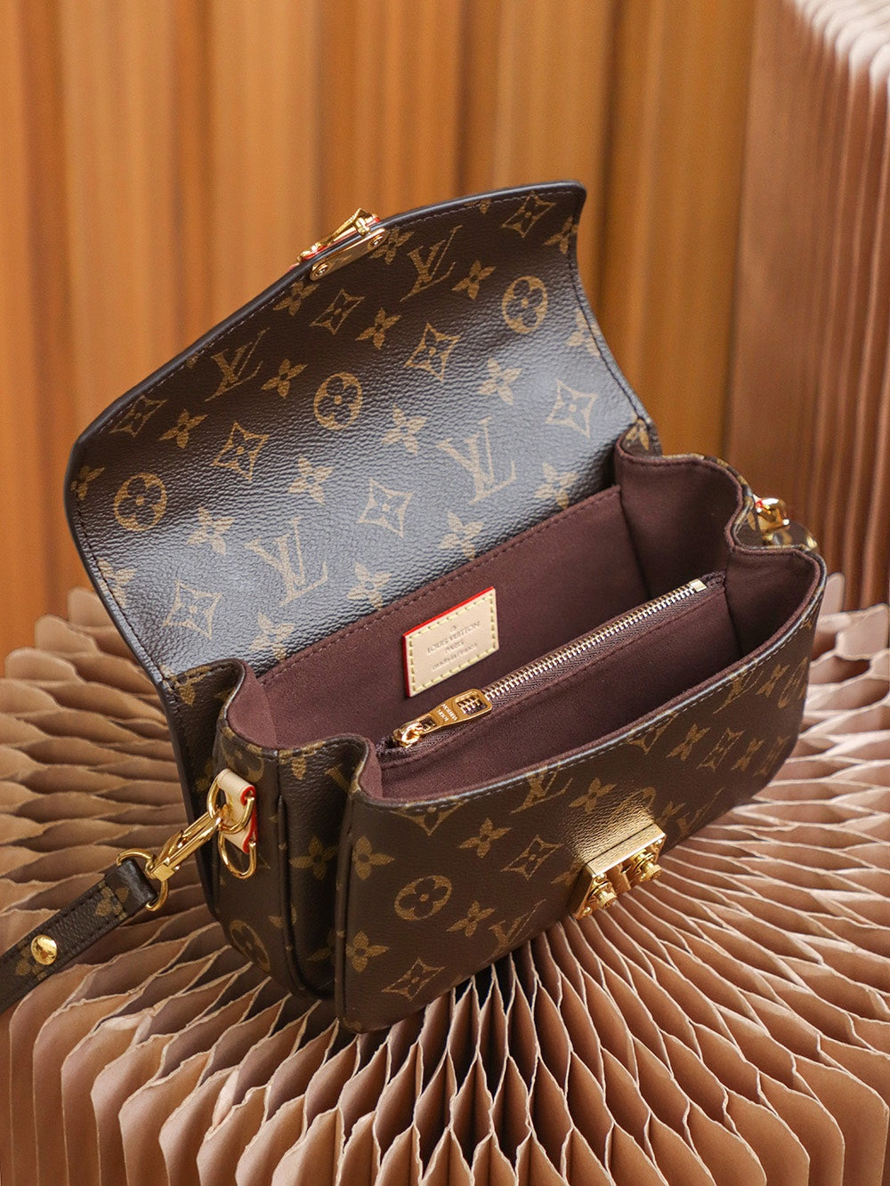 Compact Crossbody Satchel East West M46279