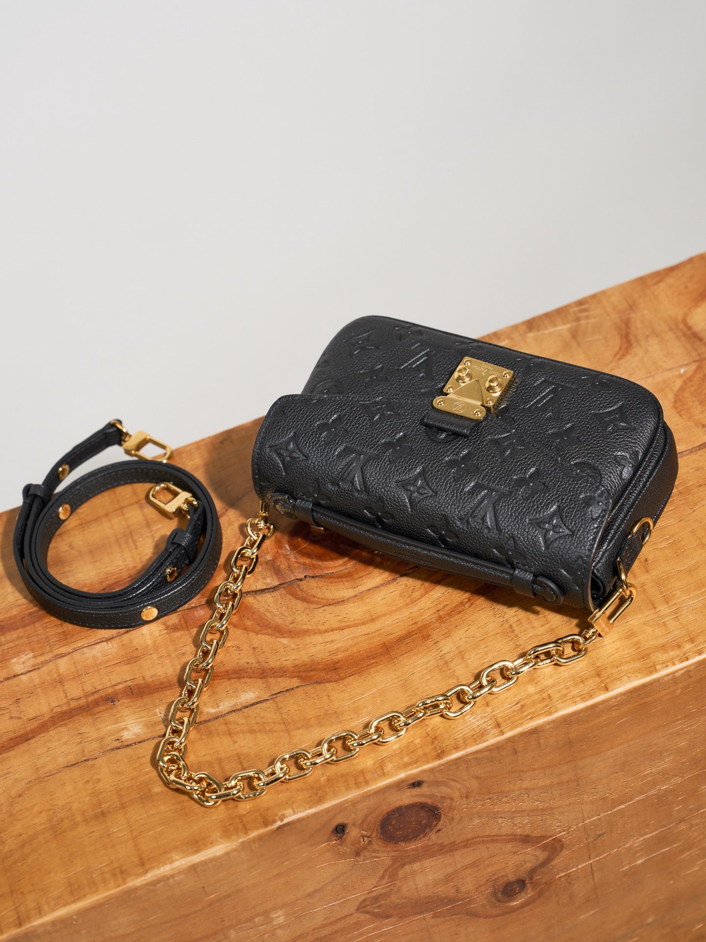 Compact Crossbody Satchel East West M46595
