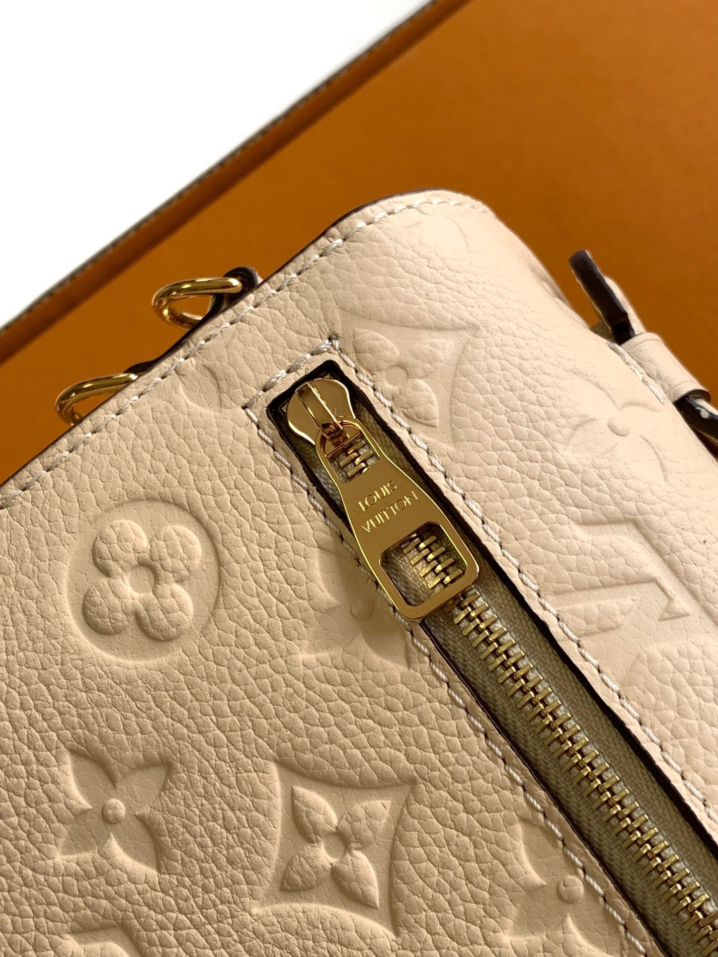 Compact Crossbody Satchel East West M22942