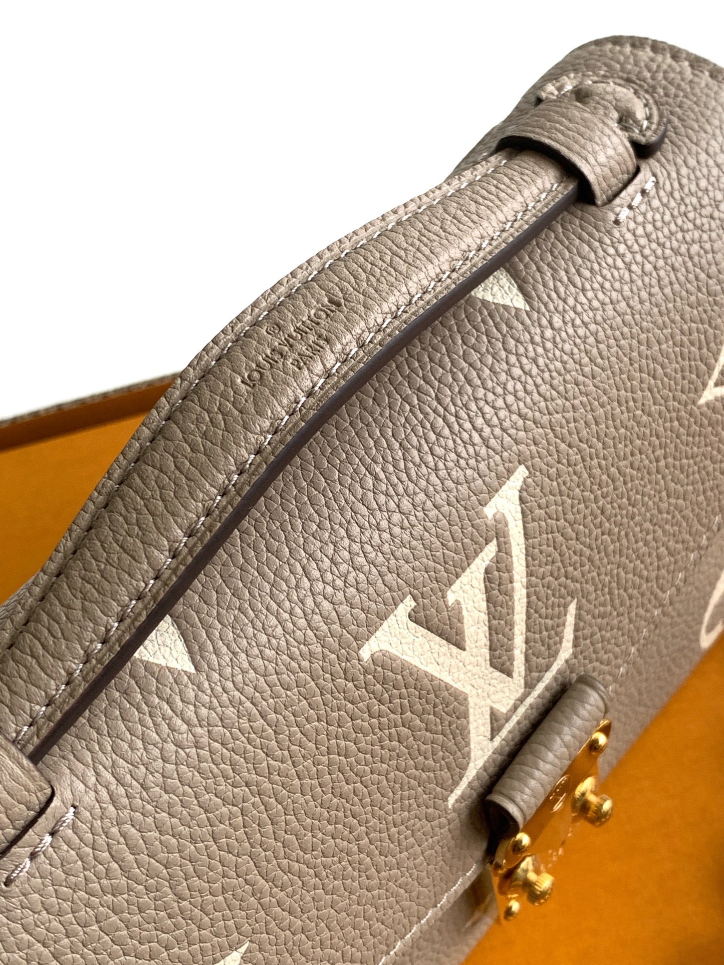 Compact Crossbody Satchel East West M23081
