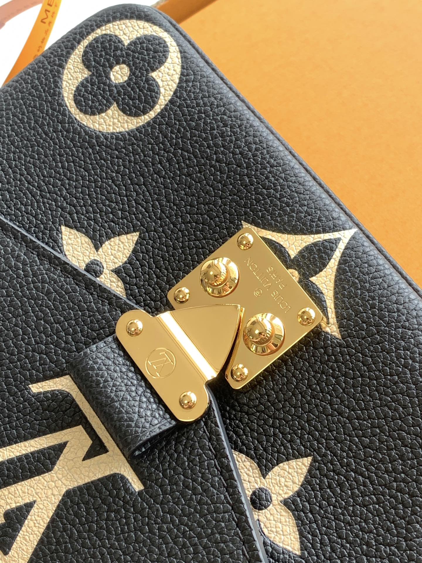 Compact Crossbody Satchel East West M46596