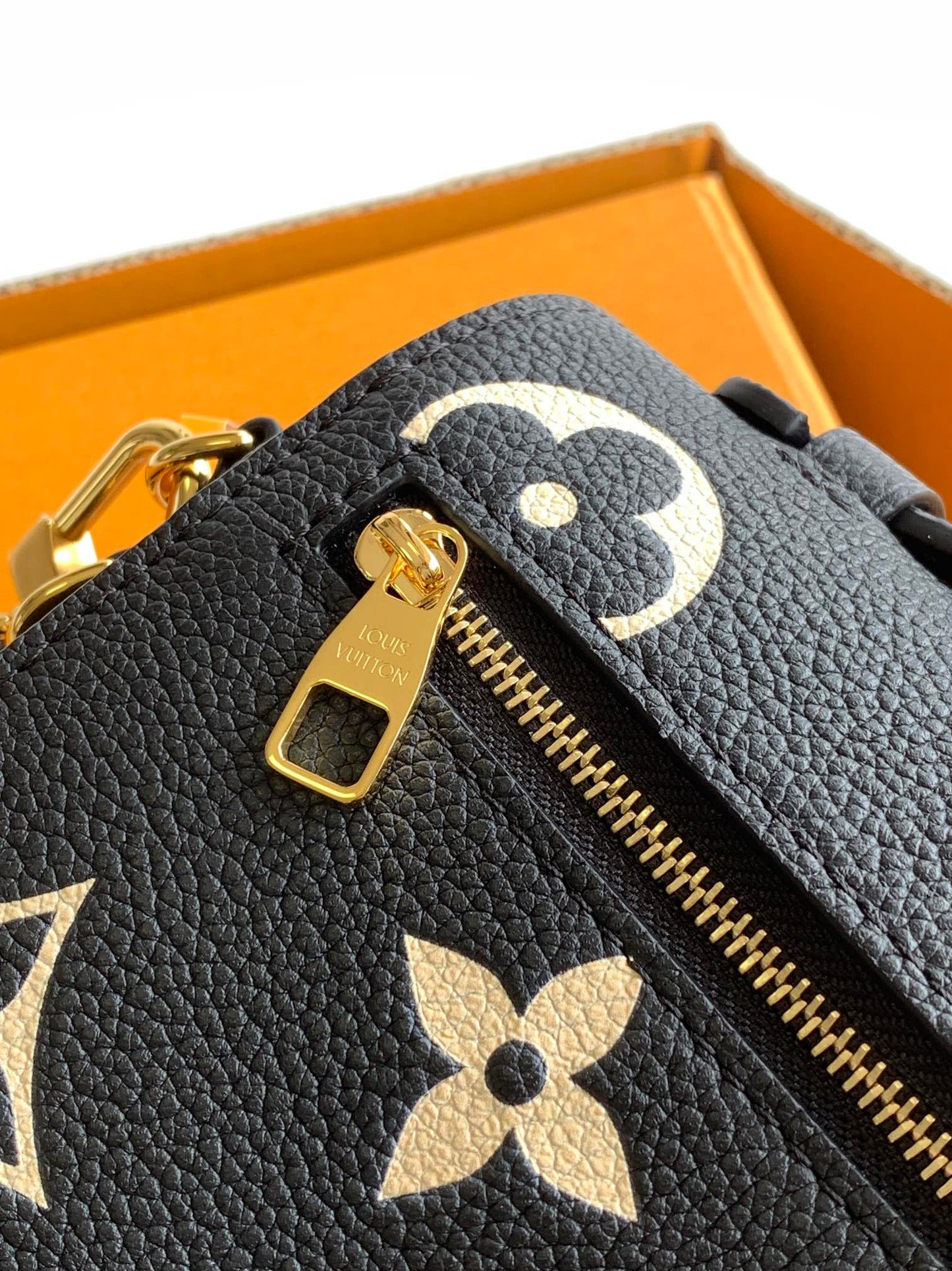 Compact Crossbody Satchel East West M46596