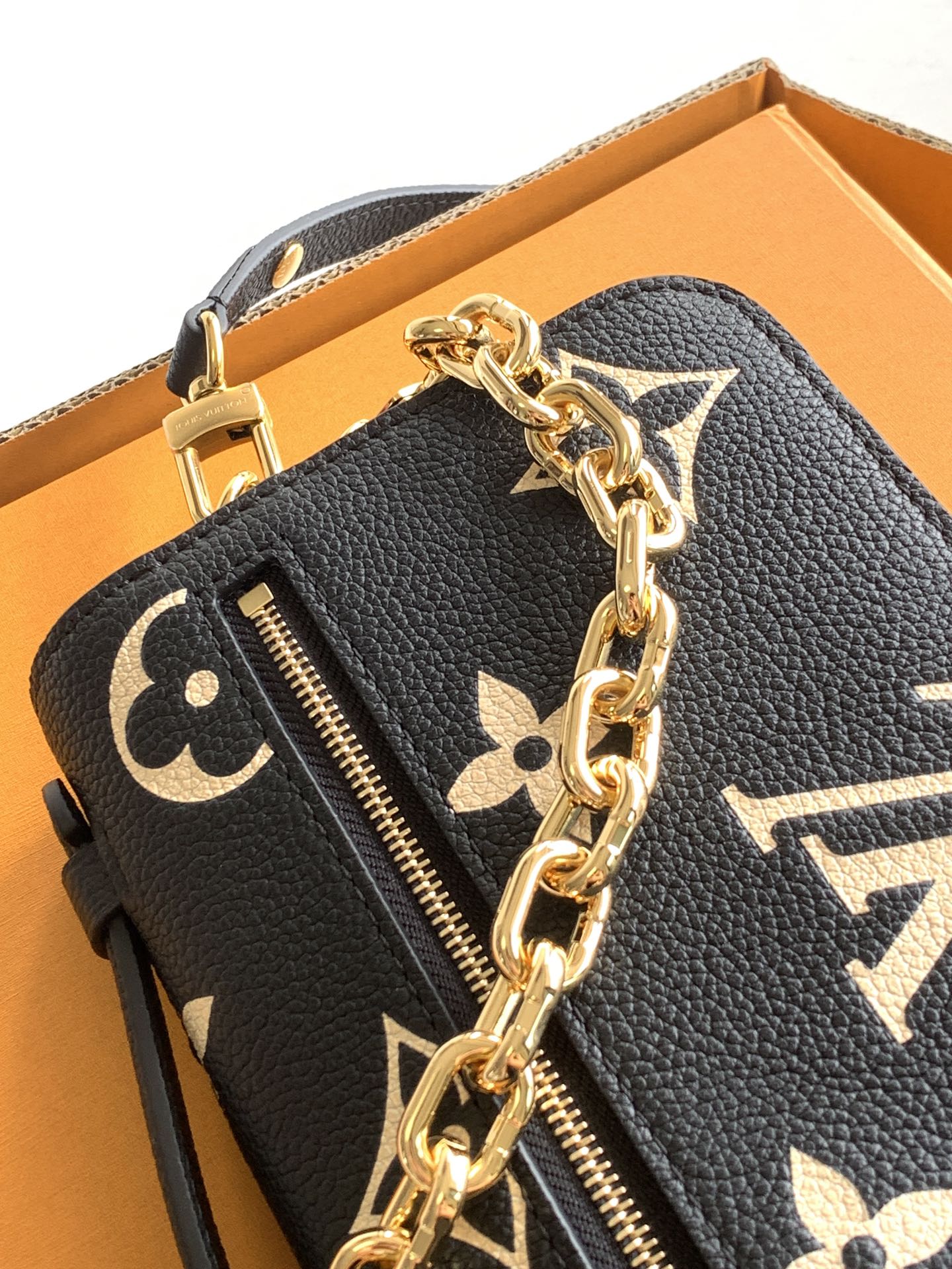 Compact Crossbody Satchel East West M46596
