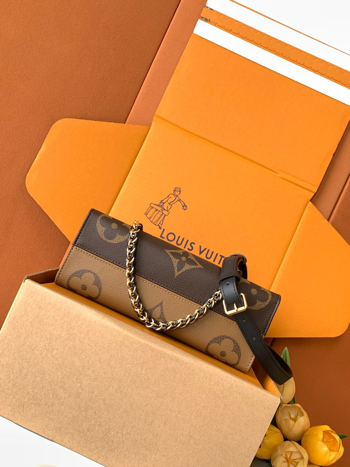 Structured Tote Bag East West Chain M14236