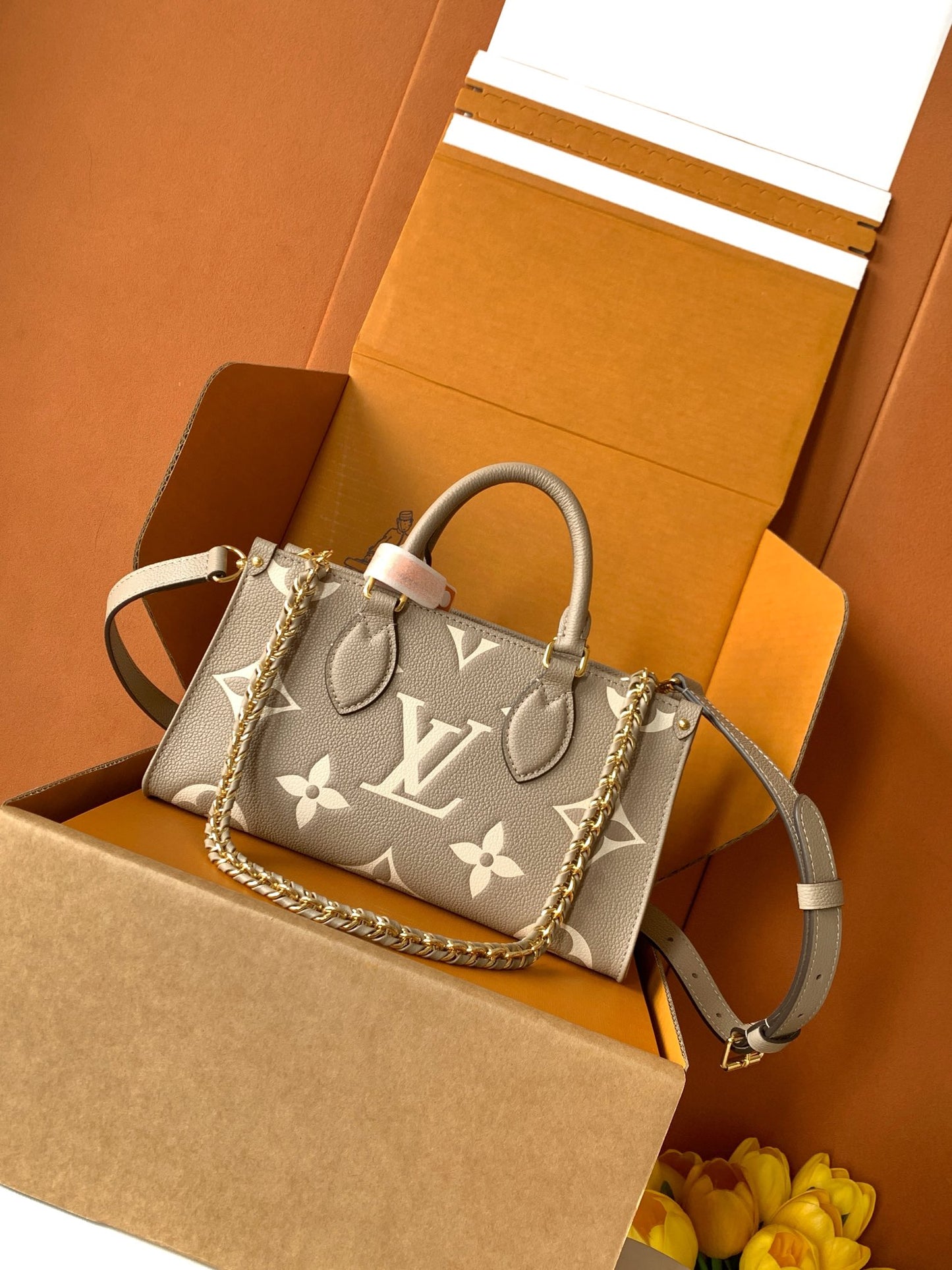 Structured Tote Bag East West M23641