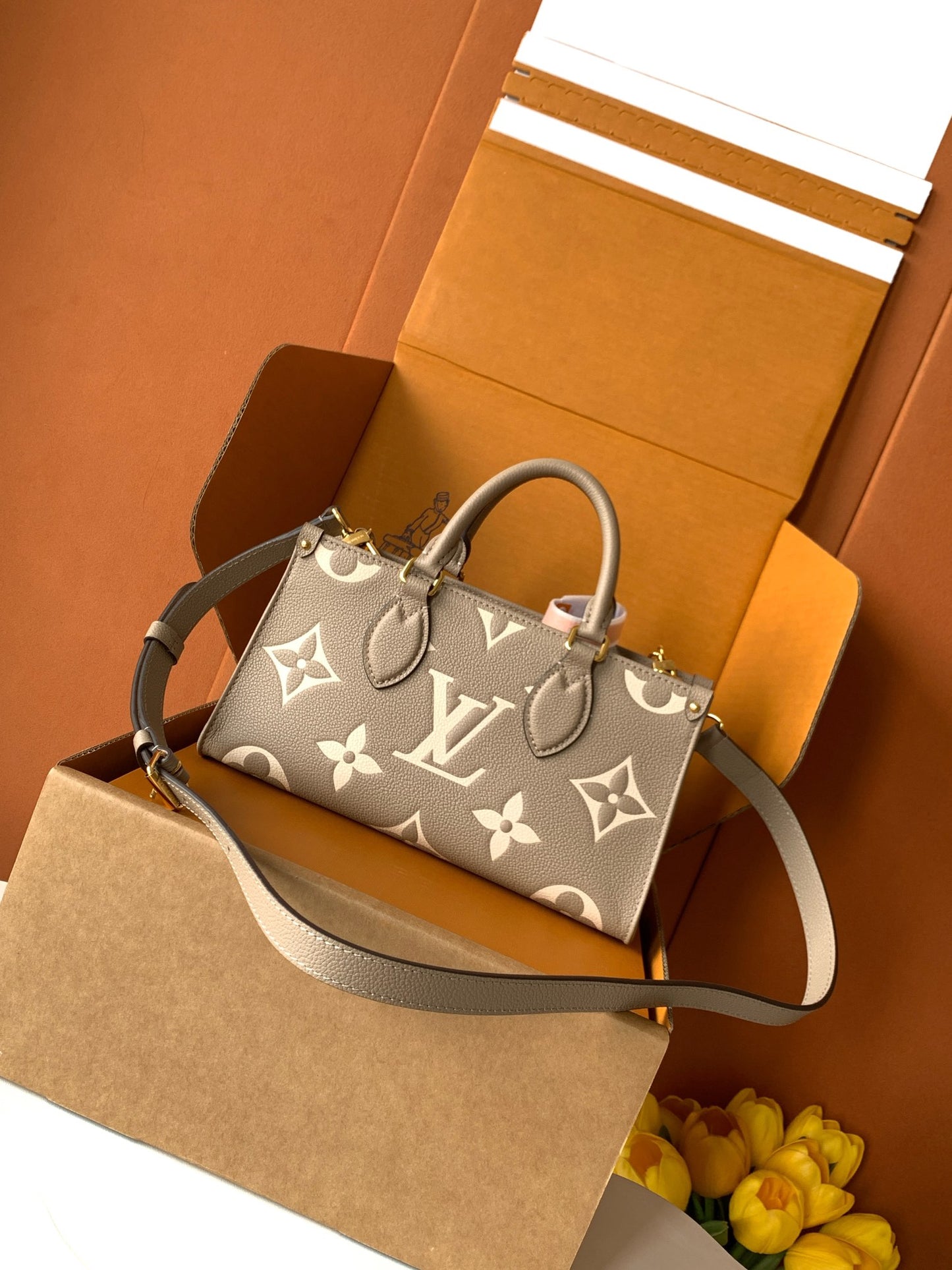 Structured Tote Bag East West M23641