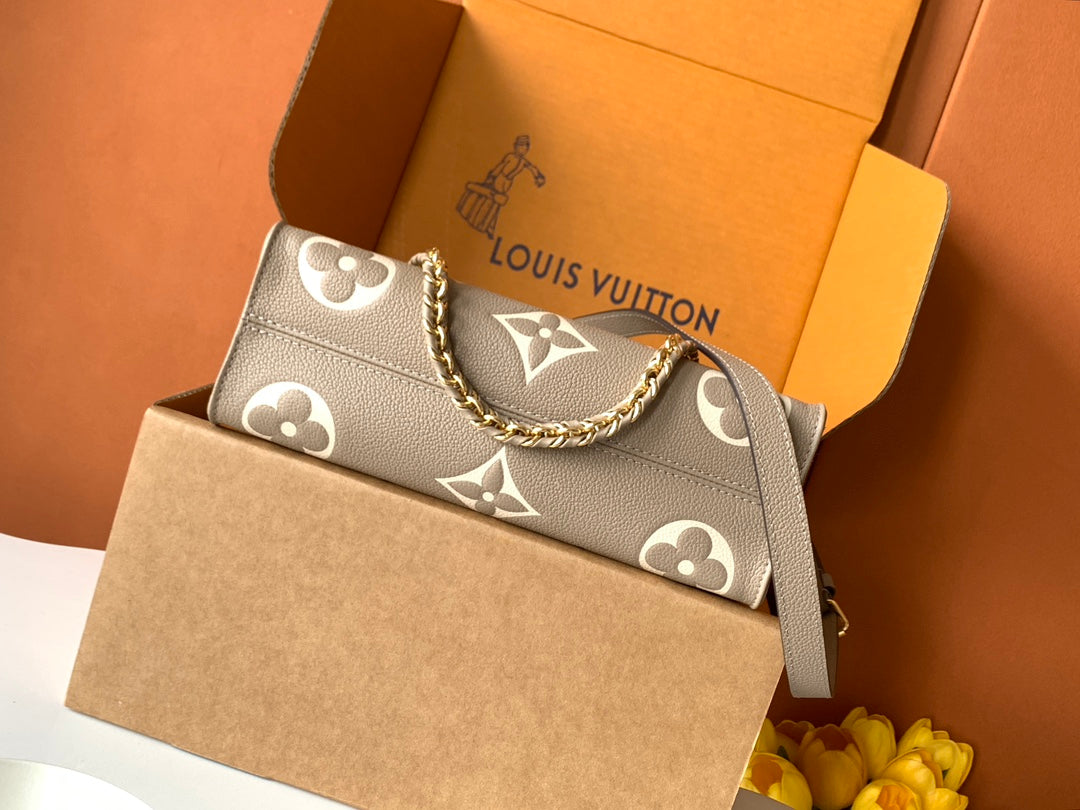 Structured Tote Bag East West M23641