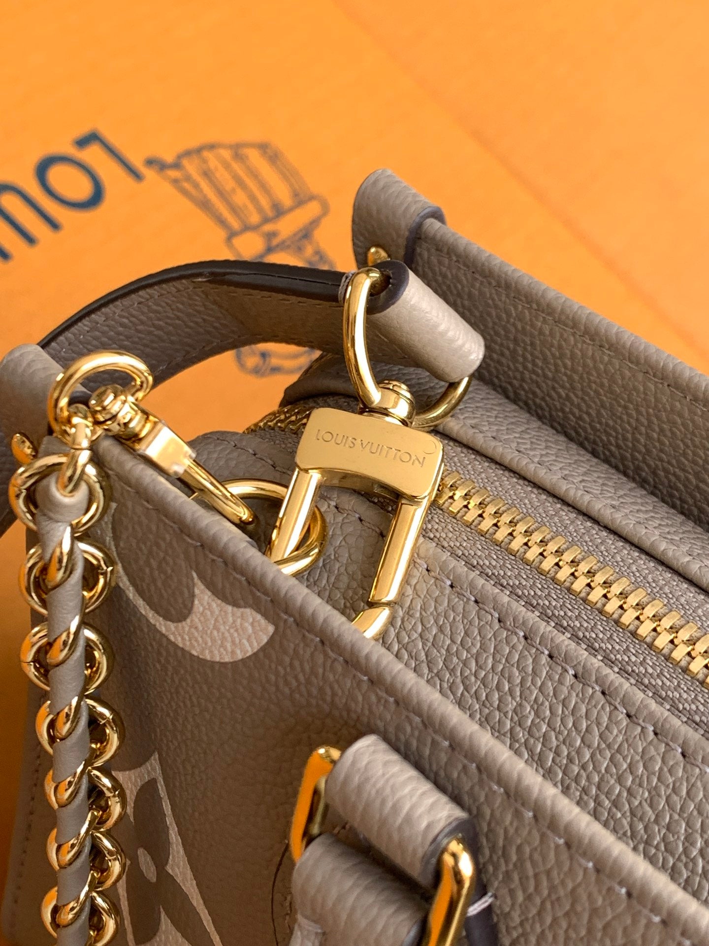 Structured Tote Bag East West M23641