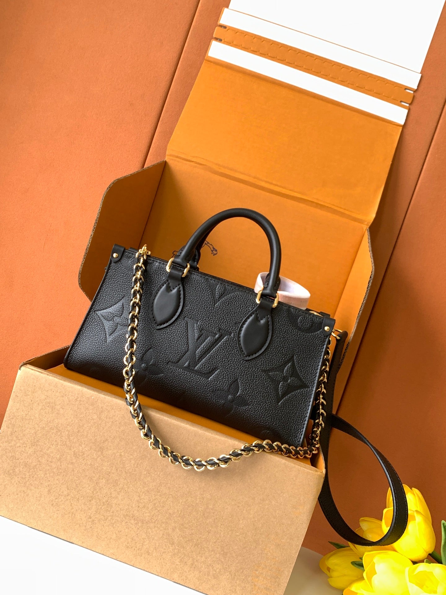 Structured Tote Bag East West M23640
