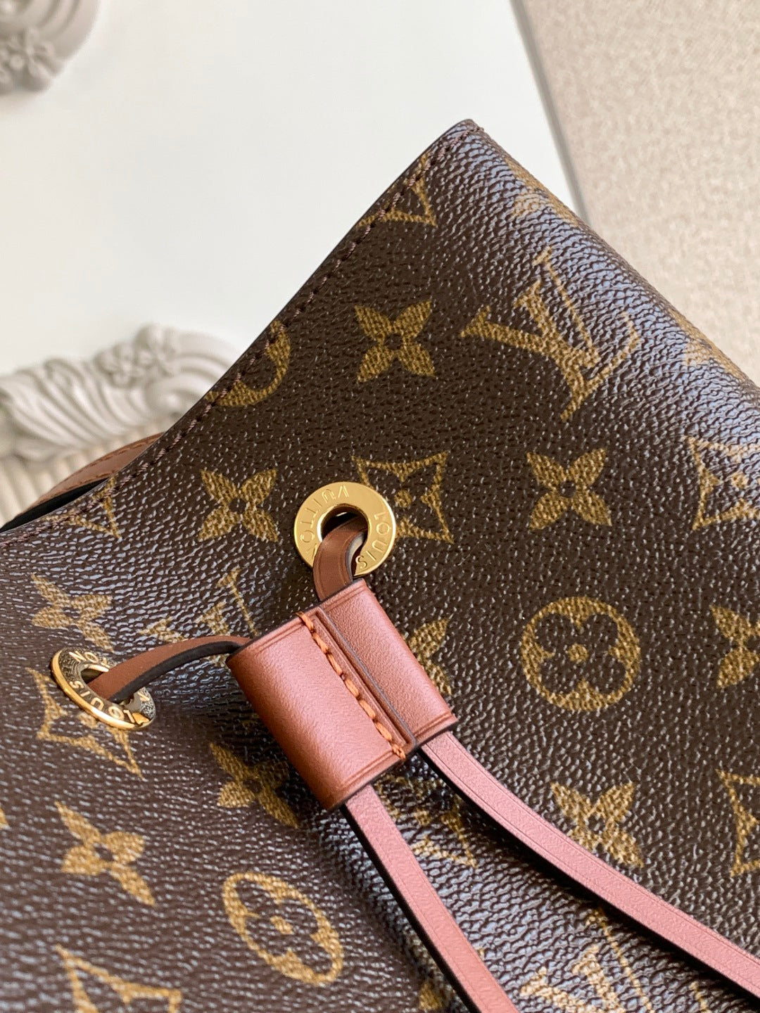 Bucket Bag MM M44887