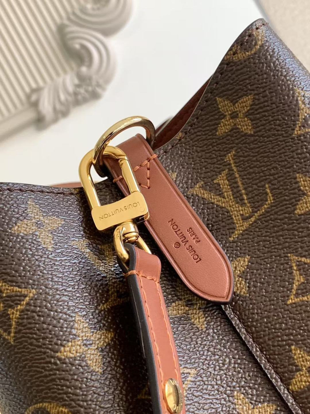 Bucket Bag MM M44887
